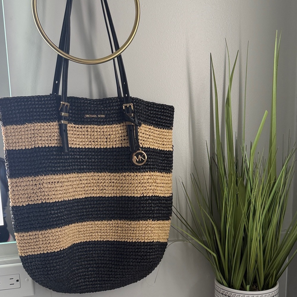 She’s a Beauty!
Michael Kors Woven Black and Tan Tote